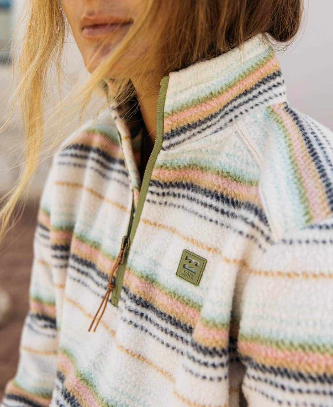 BILLABONG WOMENSさんのインスタグラム写真 - (BILLABONG WOMENSInstagram)「There are no boundaries in our newest mock fleece. With fun patterns and coziness for days you’ll be perfectly layered for all your adventures ahead. #BillabongAdventureDivison」10月20日 9時00分 - billabongwomens