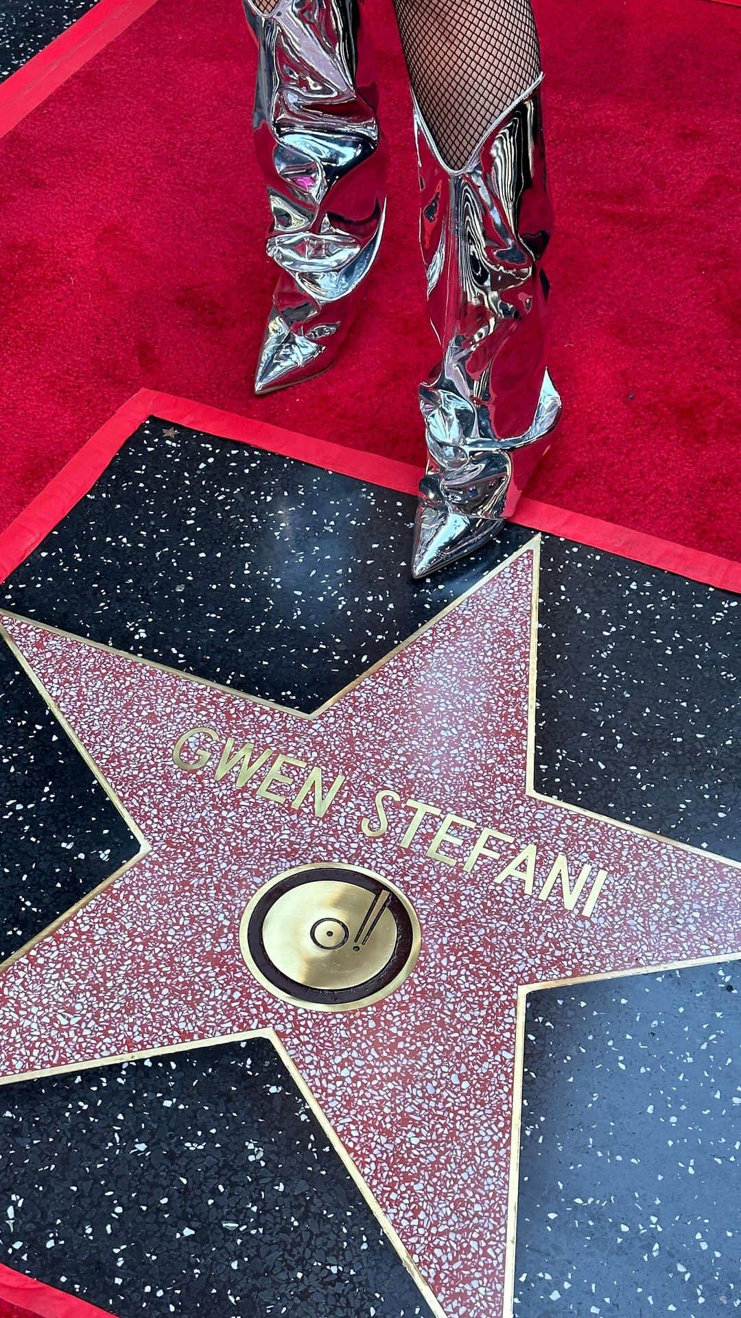 グウェン・ステファニーのインスタグラム：「thank u 2 everyone who made today SO special !! 🙏🌟 gx」