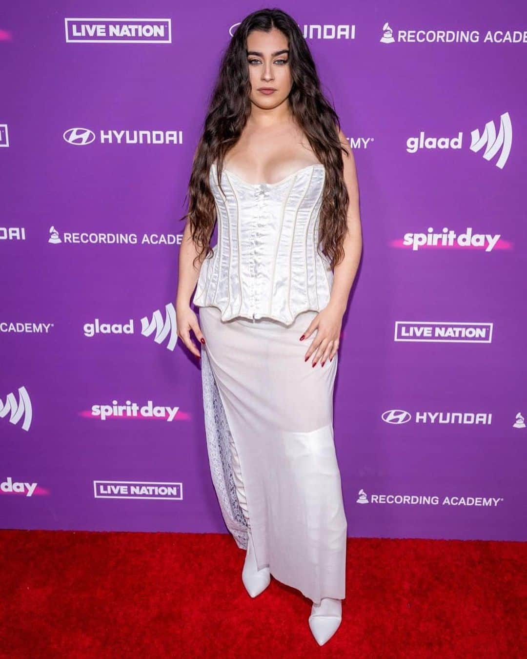 ローレン・ハウレギのインスタグラム：「Thank you so much to @glaad for having me perform at your #SpiritDayConcert Always so grateful to show up in solidarity with my beautiful community. Tryna beat an algorithm and use this moment to also amplify the message of solidarity with the resilient people of Palestine right now. My heart is with you. #SavePalestinianChildren #CEASEFIRENOW #StopTheGenocide」