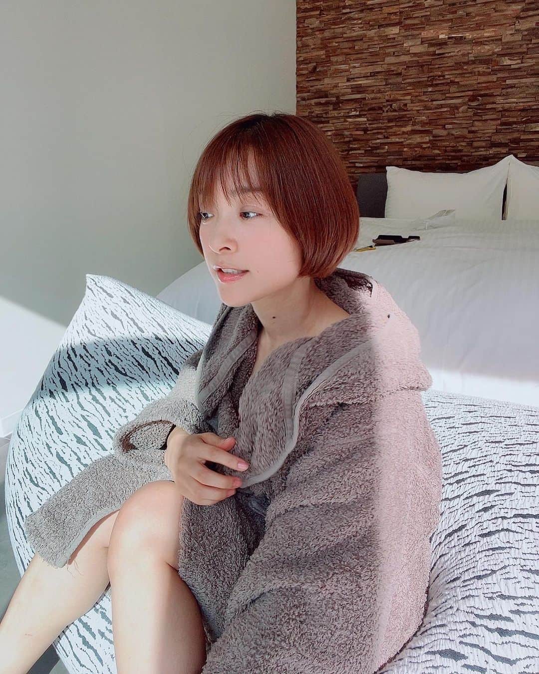 のインスタグラム：「. ファンクラブサイト、水着ショット盛りだくさんだよ♡ うきっ🐒」