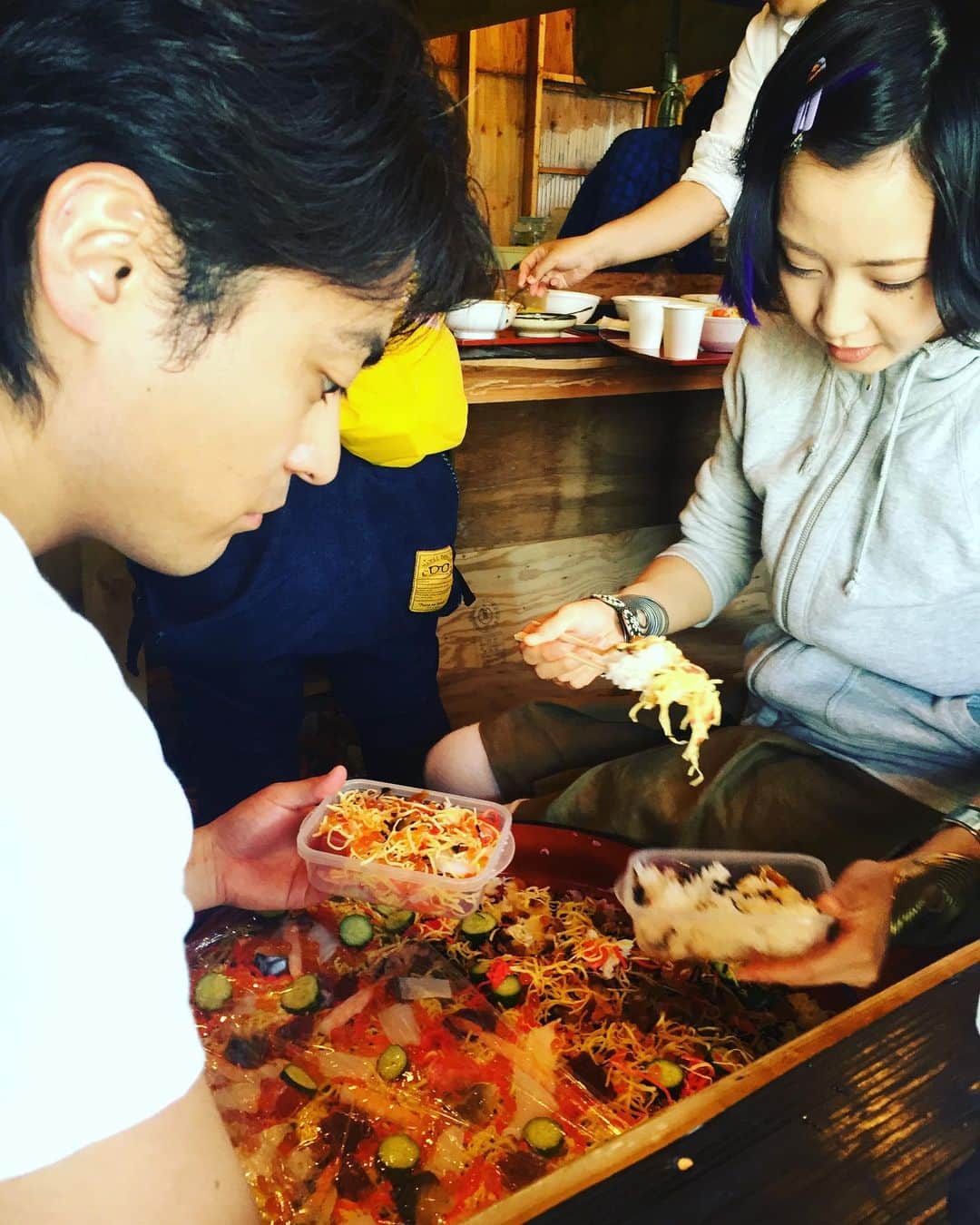 ムロツヨシのインスタグラム：「うちの子はたくさん食べて40歳になりました 奥の子のドラマが明後日日曜からセクシーに始まります うちの子たちをどうかこれからも 宜しくお願い致します^ ^」