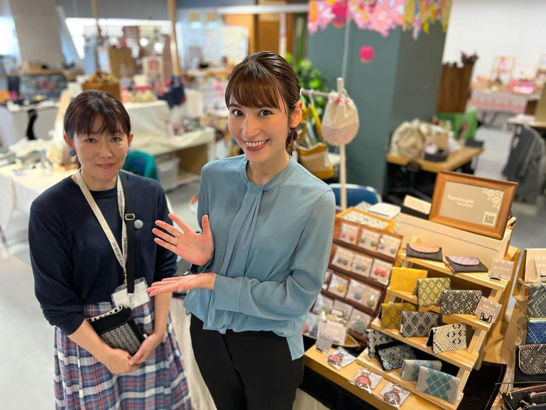 澤田愛美さんのインスタグラム写真 - (澤田愛美Instagram)「.  きょうからスタートした アスパム秋のグランマルシェの取材へ🏃‍♀️  3日間でのべ８９店舗が県内から集まります！ クラフトにグルメと盛りだくさん🙌 とっても楽しく取材させて頂きました🥹✨  似顔絵も書いて頂けました🙏 そっくりですよね😳和風のタッチで素敵です☺️  詳しくはきょう18:15〜の ハレのちあしたで！  .   #アスパム #アスパム秋のグランマルシェ #グルメ #クラフト #似顔絵 #青森朝日放送 #ハレのちあした #ニュース #取材 #アナウンサー」10月20日 14時36分 - amy____oxox