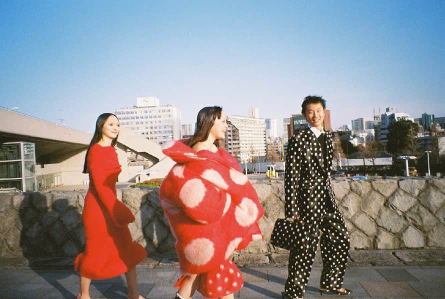 DOVER STREET MARKET GINZAさんのインスタグラム写真 - (DOVER STREET MARKET GINZAInstagram)「Marni 2023 Autumn/Winter collection now available at Dover Street Market Ginza 2F and 4F. Editorial special pages from @i_d by @alastairmckimm   Photography by @fumikoimano  Fashion Director by @mr_carlos_nazario  Hair by @hollismithhead  Make-up by @yad1m  @marni by @asliceofbambi  @doverstreetmarketginza  #doverstreetmarketginza」10月20日 14時39分 - doverstreetmarketginza
