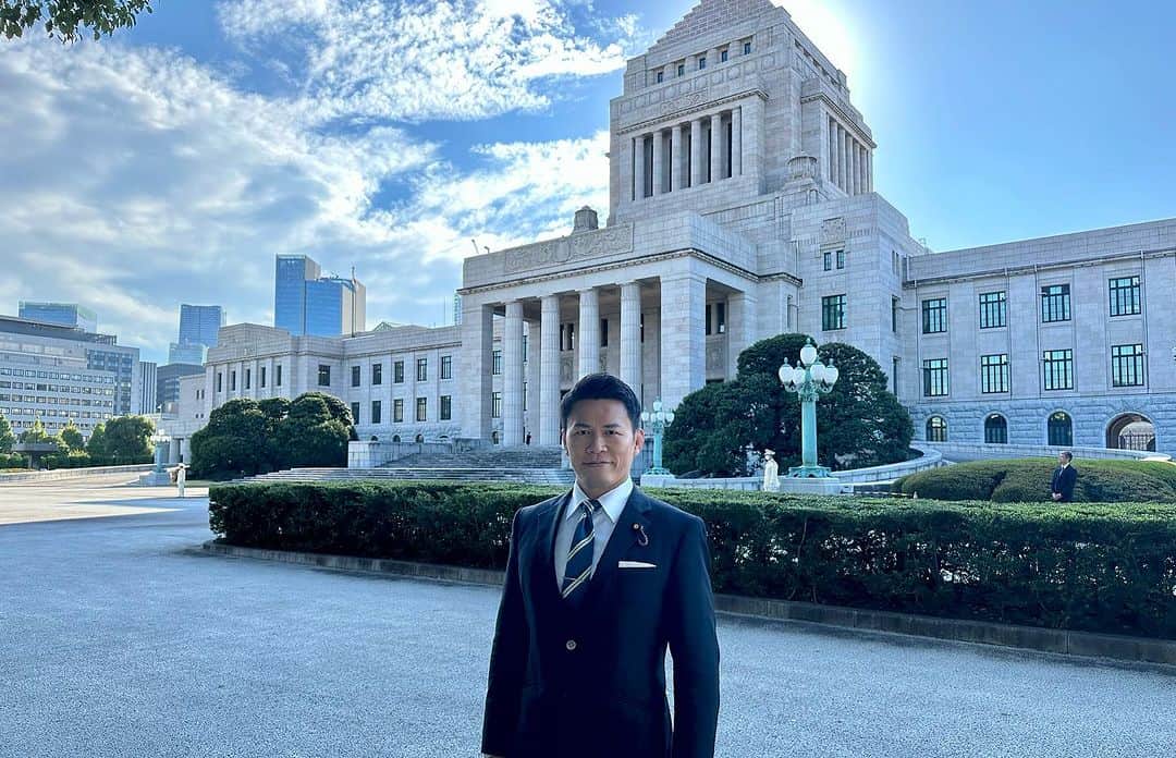 須藤元気のインスタグラム：「これから開会式。天皇陛下を国会正門でお出迎えします。」