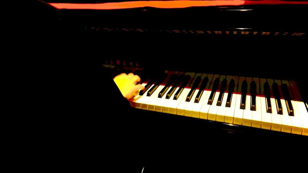 清塚信也のインスタグラム：「#基礎練はドラクエでやる派 ⑤ #piano  #DQ 1 #街の人々 #people」