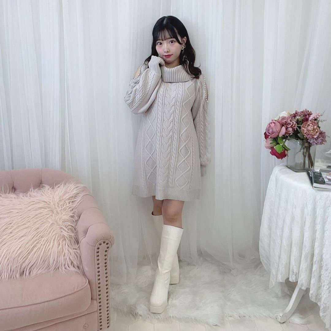 evelynさんのインスタグラム写真 - (evelynInstagram)「winter collection staff coordinate♡ ㅤㅤㅤㅤㅤㅤㅤㅤㅤㅤㅤㅤㅤ #パールショルダーニットOP ¥8,500 【OW/PI/IGY】 ㅤㅤㅤㅤㅤㅤㅤㅤㅤㅤㅤㅤㅤ #evelyn #エブリン」10月20日 9時16分 - evelyn.official