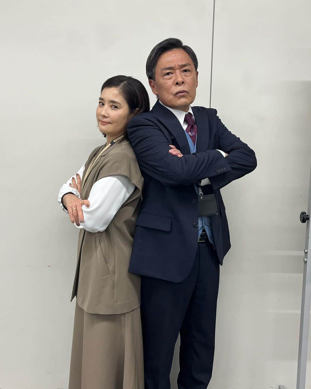 石田ひかりのインスタグラム：「日テレ系ドラマ「ゼイチョー〜払えないにはワケがある〜」  みんな大好き光石研さんと❣️  わたしたち、三菱電機のCMでは仲良し夫婦 今回のドラマではライバル関係😎  第2話は、21日土曜日オンエアです❣️ 「スーパーのカゴの中身が気になるわたし」で一緒だった 戸塚純貴くんも出演されます。 今回は会えなくて残念でした😭😭  ほんっとーに、いい季節になりましたね〜🌰 朝起きて、お庭に出た時の気持ちよさったら☺️☺️☺️❣️  みなさま、すてきな秋の日をお過ごしくださいね🏟️  #ゼイチョー  #光石研  さん #菊池風磨　くん #山田杏奈  ちゃん #戸塚純貴  くん」