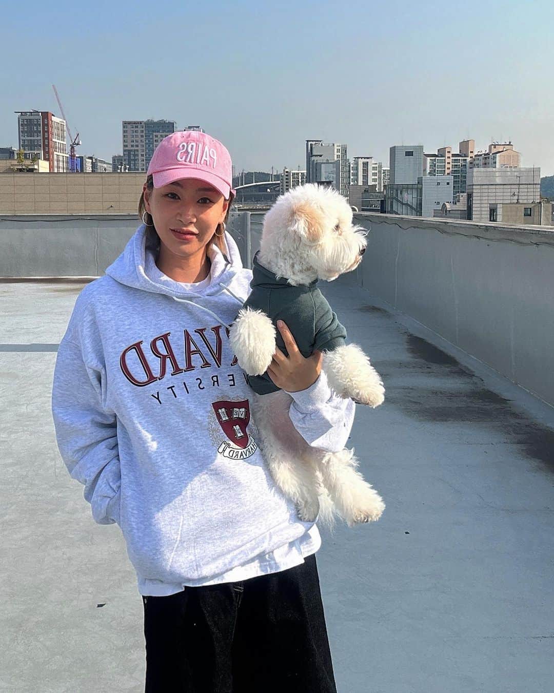 ペ・ユンジョンのインスタグラム：「댄스안무가 배윤정 pick!✨ 오버핏으로 여리한 기모후드티셔츠」