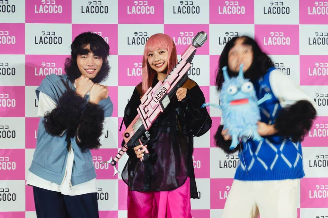 加賀翔（かが屋）さんのインスタグラム写真 - (加賀翔（かが屋）Instagram)「LACOCO！ ルミクス脱毛サロンLACOCOの新CM発表会に呼んでもらって山之内すずさんとコントさせてもらえました！練習から何からスムーズすぎてすごかった！僕らも衣装やメイクなどたくさんしてもらって、あたかもCMに出てそうな雰囲気を出してもらっていますが全く出てない！発表会のためだけの装備！ありがたすぎ！ #LACOCO #CM #ルミクス脱毛サロン」10月20日 9時42分 - kagaya_kaga