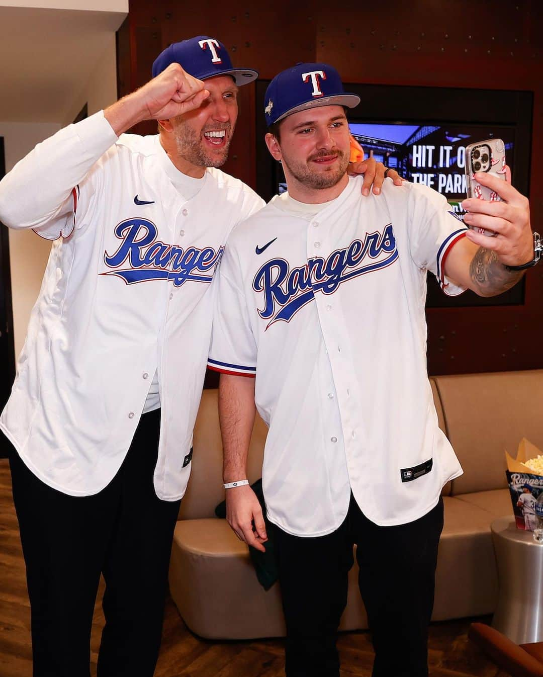 テキサス・レンジャーズさんのインスタグラム写真 - (テキサス・レンジャーズInstagram)「Luka x Dirk take on the Postseason!」10月20日 9時56分 - rangers