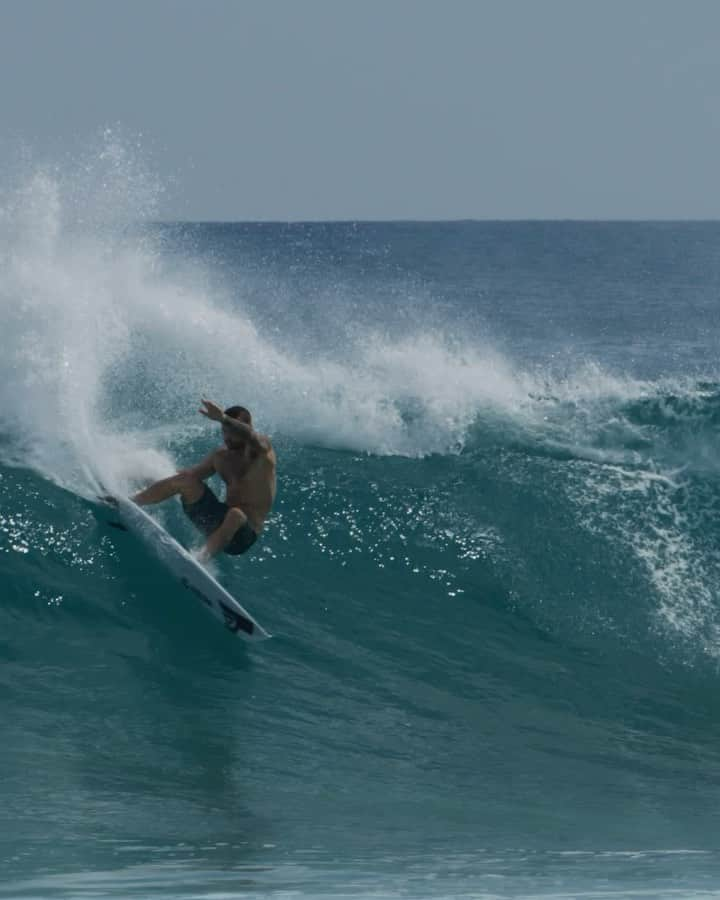 クイックシルバーのインスタグラム：「Mikey’s tussle with the wedge in PR as seen in REPEATER with boardshorts seen online」