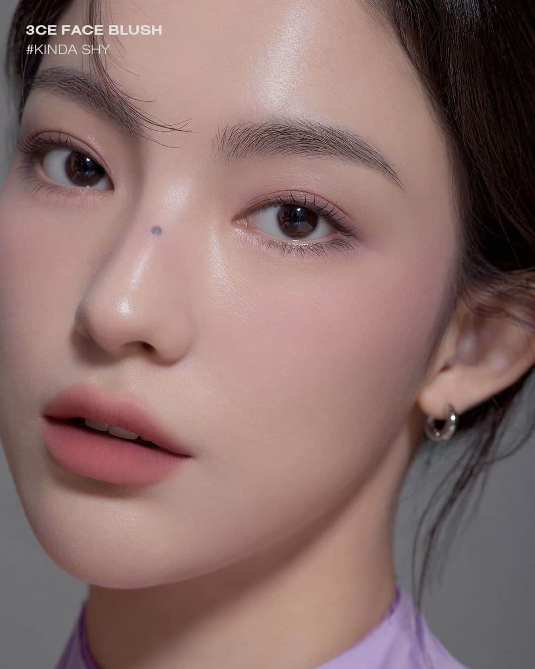 Official STYLENANDAさんのインスタグラム写真 - (Official STYLENANDAInstagram)「MUTE YOUR COOL 💟 3CE 애쉬라벤더 에디션  은은하고 도회적인 무드를 연출해 주는 차가운 온도의 애쉬 핑크빛 블러셔  🆕 3CE FACE BLUSH # KINDA SHY  #3CE #3CESTYLENANDA #3CE스타일난다 #MUTEYOURCOOL #3CE애쉬라벤더에디션 #3CEFACEBLUSH #3CEBLUSH #3CE페이스블러쉬 #3CE블러쉬 #KINDASHY」10月20日 10時00分 - houseof3ce