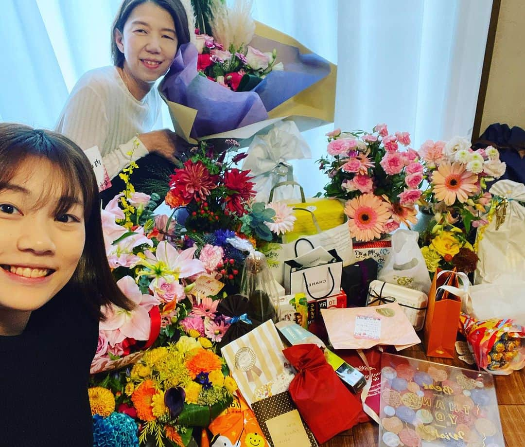 内山由綺さんのインスタグラム写真 - (内山由綺Instagram)「たくさんのお花やプレゼントありがとうございます🥹」10月20日 10時11分 - yuki_gym_smile