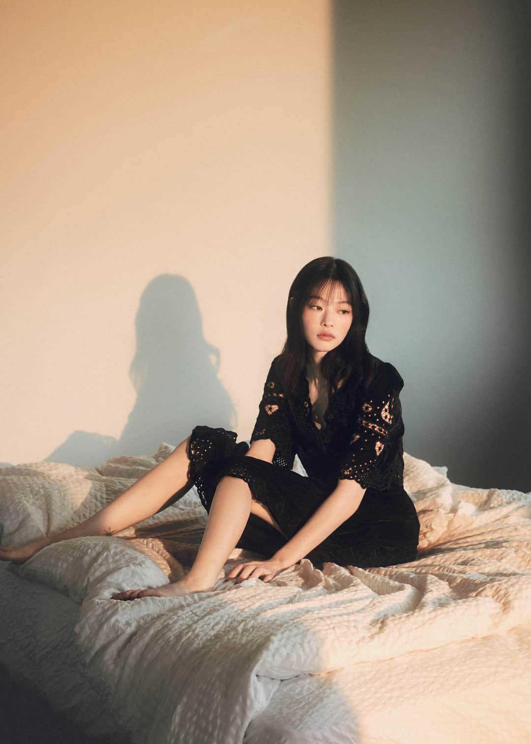シー ニューヨークのインスタグラム：「Romantic velvet 🖤 The Eliana dress​​​​​​​​ #seanewyork」