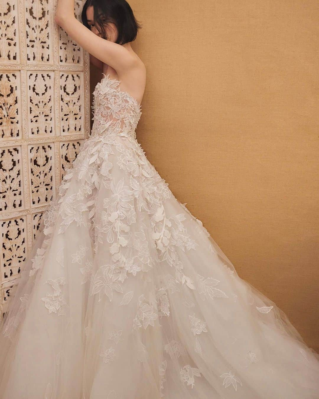 SOYOO BRIDALさんのインスタグラム写真 - (SOYOO BRIDALInstagram)「.  2024 FALL SOYOO BRIDAL  SELECTION #6   @soyoobridal_official x @oscardelarenta 🏷️   Say “I do”_ for the modern bride🌹  #soyoobridal_exclusive🔖   #역시는역시🙌 #최고의브랜드 #소유브라이덜 #오스카드라렌타 #2024fall #justlaunched #justordered✍️ #내년봄에옵니다 💫」10月20日 10時27分 - soyoobridal_official