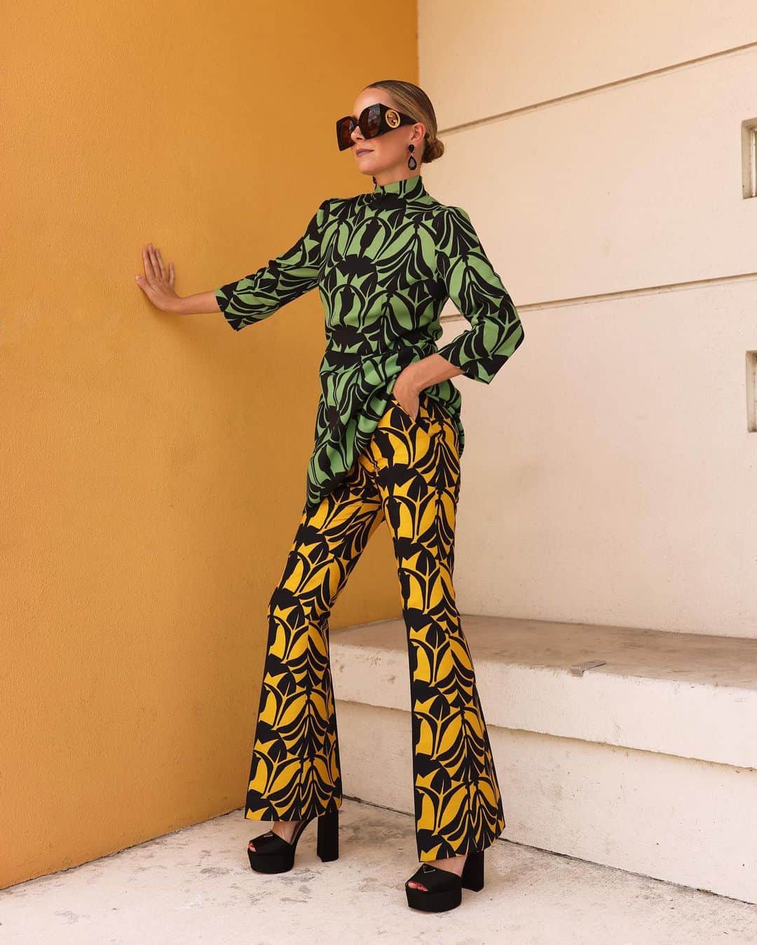 ブレア・イーディーのインスタグラム：「<print mixing and all the elements of evening style on Atlantic-Pacific today with @saks 💛> #saks #sakspartner」