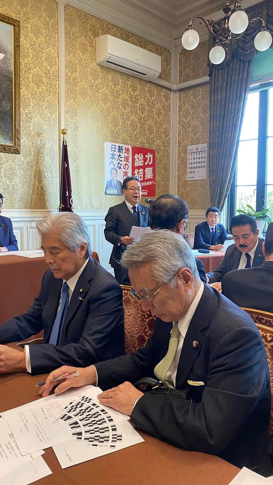 森まさこさんのインスタグラム写真 - (森まさこInstagram)「本日から臨時国会が始まりました。 午前10時からの本会議の前の議員総会。 気を引き締めて頑張ってまいります。」10月20日 10時55分 - mori_masako_