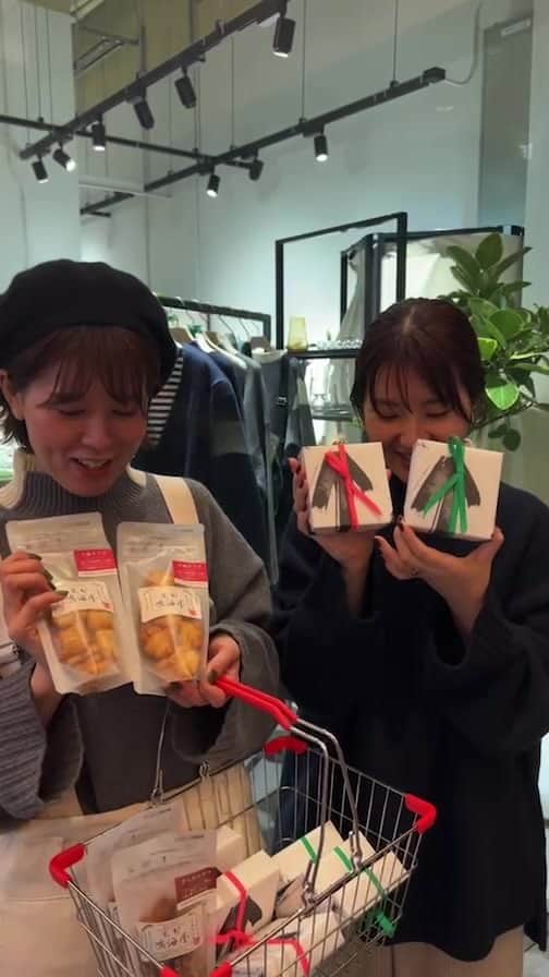 ヒューマンウーマンのインスタグラム：「10/20(金)10:30〜SHOP CRUISE LIVE📍新風館  開催中の“Go green POPUP STORE 新風館”の会場よりお届け！  Go greenの新作アイテム＆MYTONEさんや上ル入ルコーナーのイチオシアイテムをご紹介しました✨✨  会場の雰囲気を楽しんでください🌿  ◼︎Go green POPUP STORE 新風館 開催期間:10/19(木)〜22(日)　　 時間:11:00〜20:00 ※最終日19:00close  #humanwoman #ヒューマンウーマン #humanwomangogreen #ライフスタイル雑貨 #popup #ポップアップ #mytone #マイトン #上ル入ル」