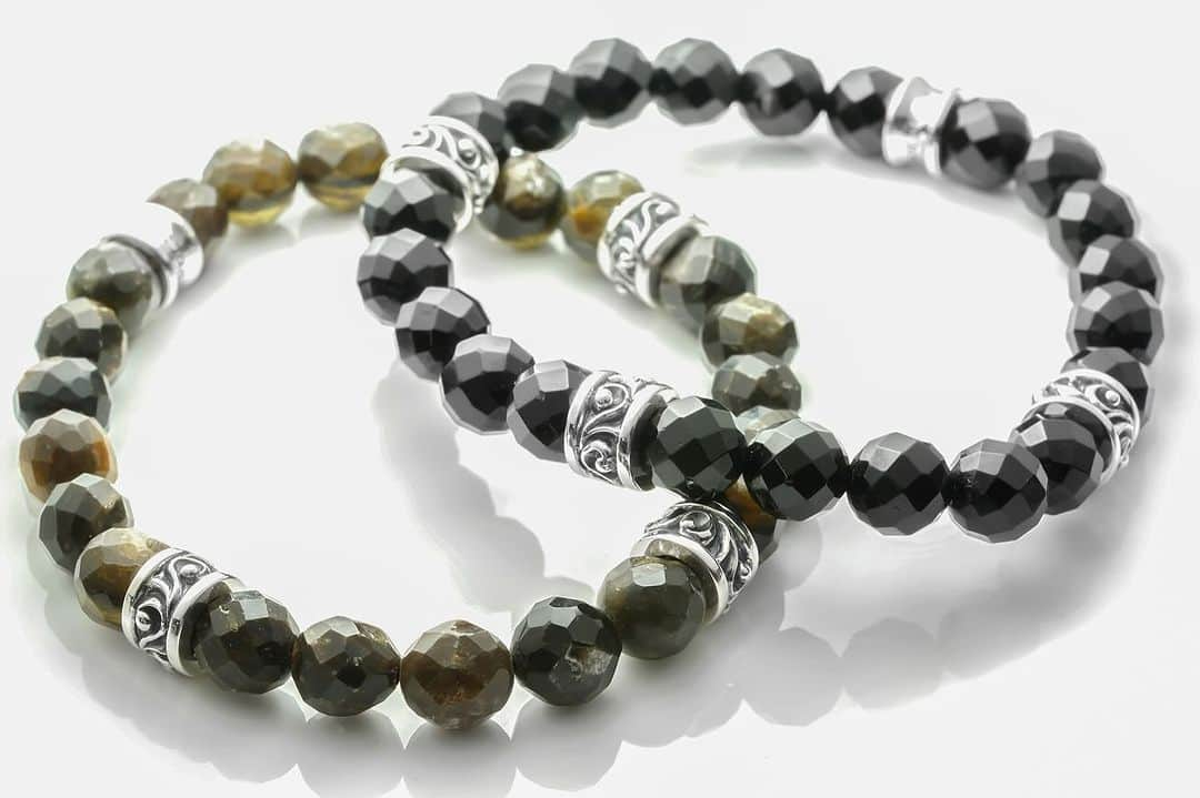 プエルタ・デル・ソルのインスタグラム：「♙ ♜ ♝ ♞ ♛ ♚ 【Stone Bracelet】︎︎︎ ミラーボールカットされた8mmの天然石とリング状のシルバーパーツが組み込まれたビーズブレスレット︎︎︎  BR953BT(ブラックトルマリン)/¥18,700 BR953GBM(ゴールデンブラックマイカ)/18,700  #PUERTADELSOL #プエルタ #プエルタデルソル #accessory  #jewelry #ジュエリー #アクセサリー #メンズアクセサリー #madeinjapan  #fashion   #恵比寿 /03-5489-9470 @puertadelsol_official  #大阪 /06-6136-5345  @puertadelsol_osaka」