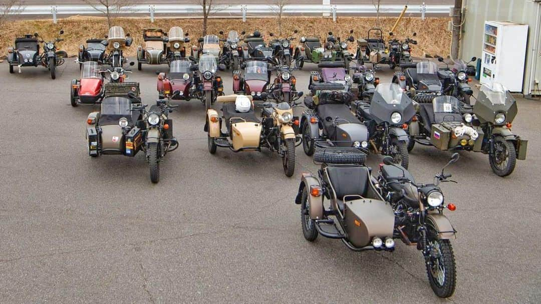 Ural Motorcyclesのインスタグラム：「🌟 東日本でビッグイベント！ 11月25日、湯メディア箱根でウラルミーティングが開催決定！ この日は、ウラルオーナーの皆様だけでなく、ウラルサイドカーに興味津々の皆様も大歓迎です。ウラルの魅力を全身で感じるプログラムが盛りだくさんです。🏍💨 ウラルオーナーの皆様、そしてウラルサイドカーに興味津々の皆様、この日をお見逃しなく！ 詳細情報はウラルジャパンのホームページでチェックしてね！🔍💻  写真提供: @ina_cam  #ウラルミーティング#湯メディア箱根 #ウラル愛好者 #ウラルサイドカー #アドベンチャー満喫」