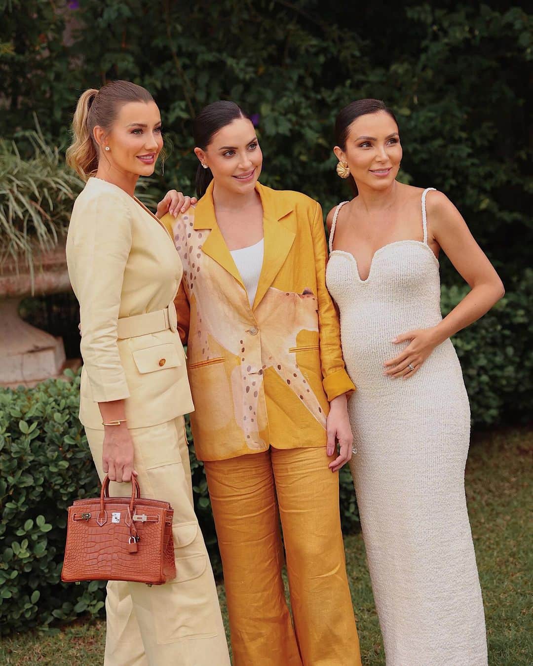Lalá Noletoのインスタグラム：「Celebrando essa amiga linda que é exemplo de mãe e empresária! Parabéns @annewilians ! Uma paraense que eu admiro brilhando nas páginas da @voguebrasil e na vida ✨」