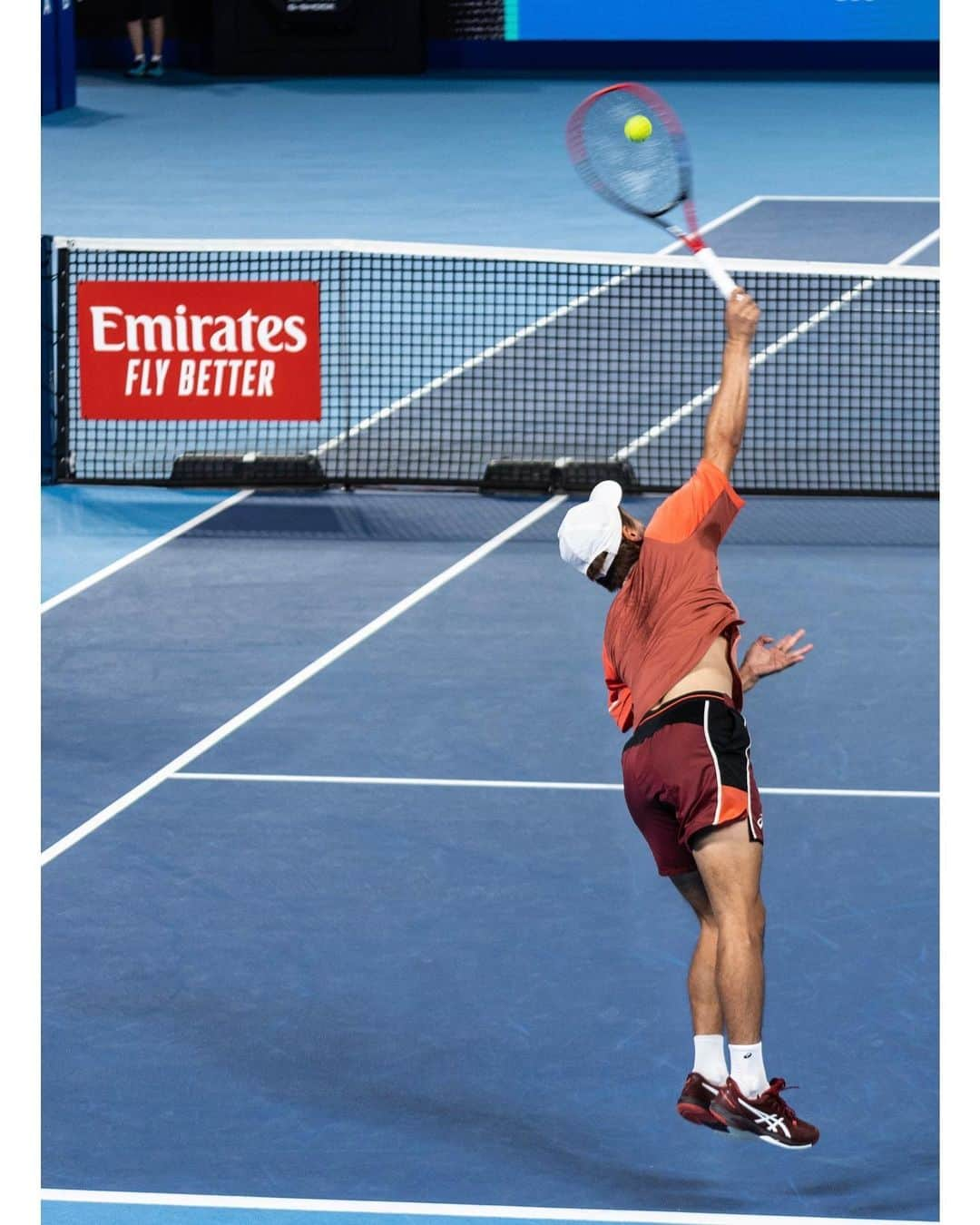 山中海輝のインスタグラム：「JAPAN OPEN TENNIS 2023.  @emirates 様にご招待いただき望月選手(世界ランク215位)vsテイラーフリッツ選手(世界ランク10位)の試合を観戦させていただきました。  格上の選手相手に動じる事なく自分のテニスを信じてプレーする彼の姿に感銘を受けました。 結果はディフェンスチャンピオン相手に逆転勝利。 大金星です。  特別な環境で感動的な試合を観ることができて良い１日でした。  望月選手今日の試合も応援してます！！  @emirates  #エミレーツ航空 #PR」