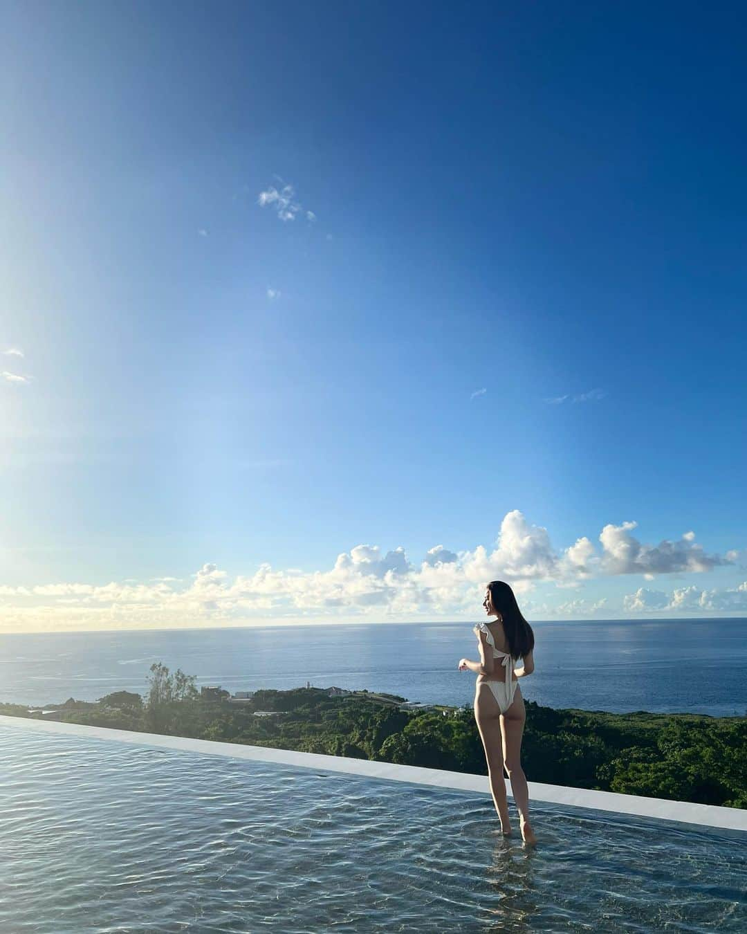 松井由貴美さんのインスタグラム写真 - (松井由貴美Instagram)「*  summer🩵🤍💙☁️☀️🌈 .  #summer #infinitypool #夏の思い出 #プールサイドで🍟と🍺 #最高 #bluebird聞こえてきそうな写真」10月20日 11時22分 - yukimi_1122