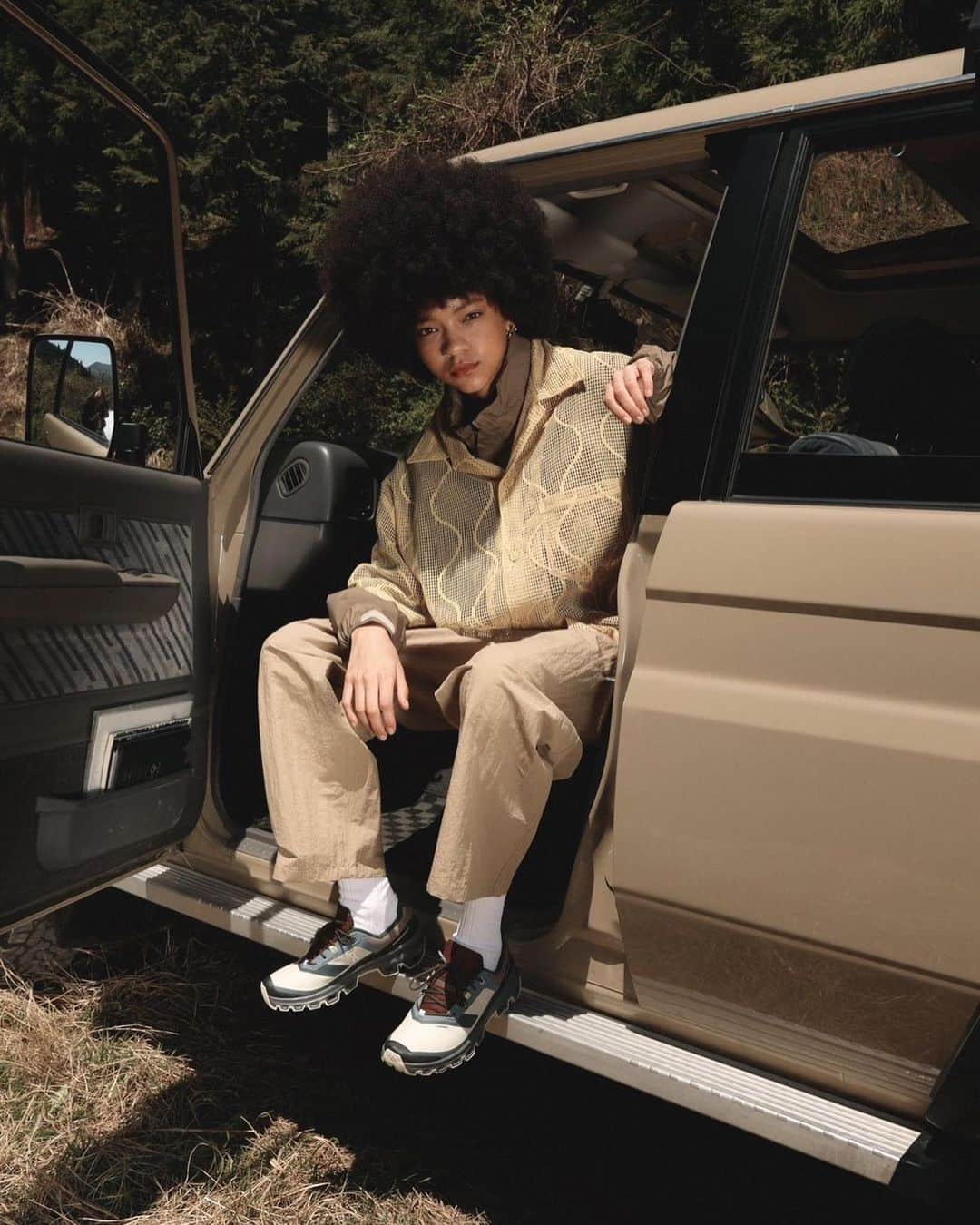 beams_harajuku_officialさんのインスタグラム写真 - (beams_harajuku_officialInstagram)「… Packer × On ”Cloudventure Waterproof” 10.21（Sat.）Release at BEAMS HARAJUKU . 〈Packer〉と〈On〉の初のコラボレーション。 軽量で防水性能に優れたトレイルランニングシューズ『Cloudventure Waterproof』を発売します。  自然の風景とその周辺に生息する生態系からインスピレーションを得て、 アースカラーを基調としてデザインされた本作は、日本では「ビームス 原宿」のみで展開します。  また、発売を記念して、10月20日（金）の夜には「ビームス 原宿」にてローンチパーティーを開催します。 . Photography&production: Yuthanan Agency_ @yuthanan__ . @on @packer @beams_official @beams_harajuku @beams_mens_casual」10月20日 11時30分 - beams_harajuku