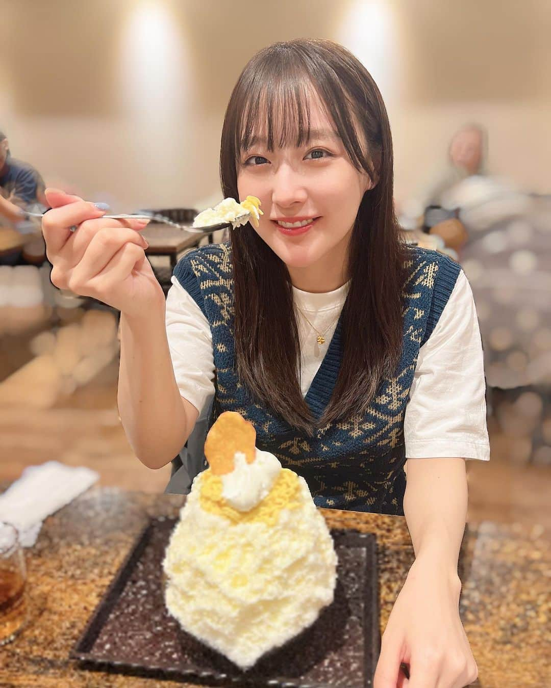 鎌田菜月さんのインスタグラム写真 - (鎌田菜月Instagram)「🍧🫧  一生夏であってほしいです。 苦手な冬の足音がもうします🤧  今月は週末のイベントが続いています☺️ もしかしたら年内会えるのラストの方もいるのかな〜 楽しみましょうね🌻  #思い出グラム #かき氷 #grl #uniqlo」10月20日 11時48分 - nacky_k829