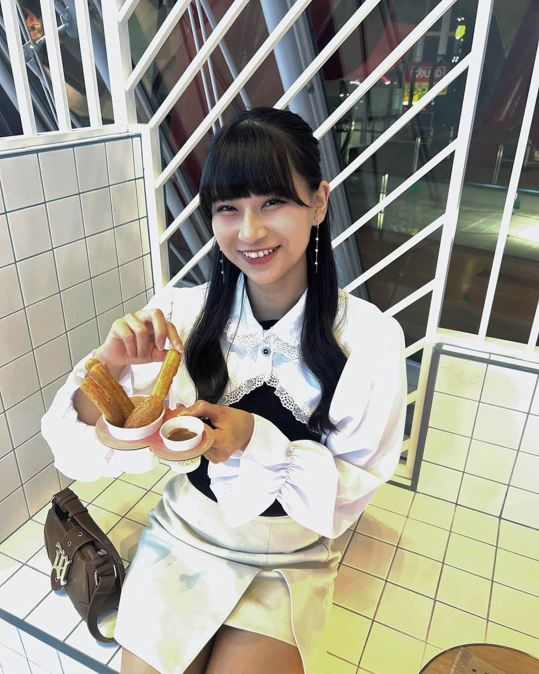 杉山緋那さんのインスタグラム写真 - (杉山緋那Instagram)「人生で食べたチュロスの中で1番美味しかった!!(本当に) . . . . . . . . . . . . . . . . #今日のコーデ #今日の服 #ootdfashion #jd #女子大生 #かわいい #fyp #hep #hepfive #スタバ #coucouchurros #チュロス #ハーフアップ #shein #shein購入品 #おしゃれカフェ #サンミュージック #サンミュージックプロダクション #sunmusic #actress #model」10月20日 12時00分 - hinasugiyama_official