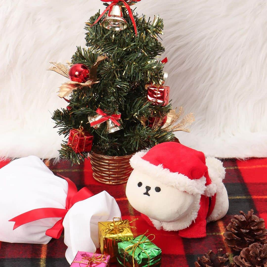 のインスタグラム：「【🎅🏻サンタクロース🎄】 ⋆ PLUFFY&Siammyに新作かぶりものが登場！ 心躍るクリスマスシーズンをキュートなPLUFFY&Siammyと一緒に過ごしませんか🎄  ★公式オンラインでは10/20（金）お昼12時より先行予約販売スタートです🛒✨ プロフィールTOPから詳細ページへGOGO💨  この時期限定のデザインですので売り切れる前にチェックしてくださいね❣️ ⋆ #pluffy #siammy #pluffy_family_lifestyle #lbc #Xmas #christmas #ぬい活 #ぬい撮り #ビションフリーゼ #いぬすたぐらむ #dog #cat #강아지 #고양이」