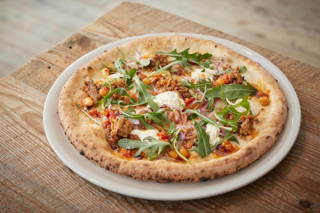 800DEGREES JAPANのインスタグラム：「* 800°DEGREES SHINJUKU  New Pizza limited to SHINJUKU!  『Pulled pork&Chili beans Spicy Pizza』 pulled pork,chili beans,red onion,ricottacheese,arugula,calabrian chili  Click link to see full menu!  #800degreesjapan」