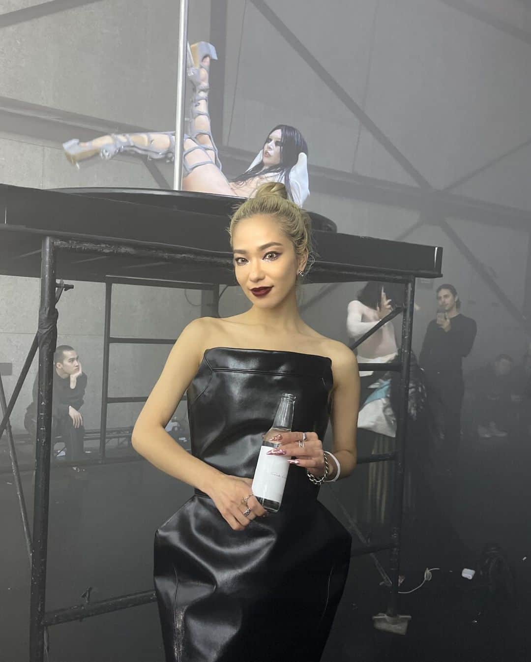 Unaのインスタグラム：「@rickowensonline Party 🖤🎌 個性豊かな方々と脳まで震える音を味わった夜🫶」