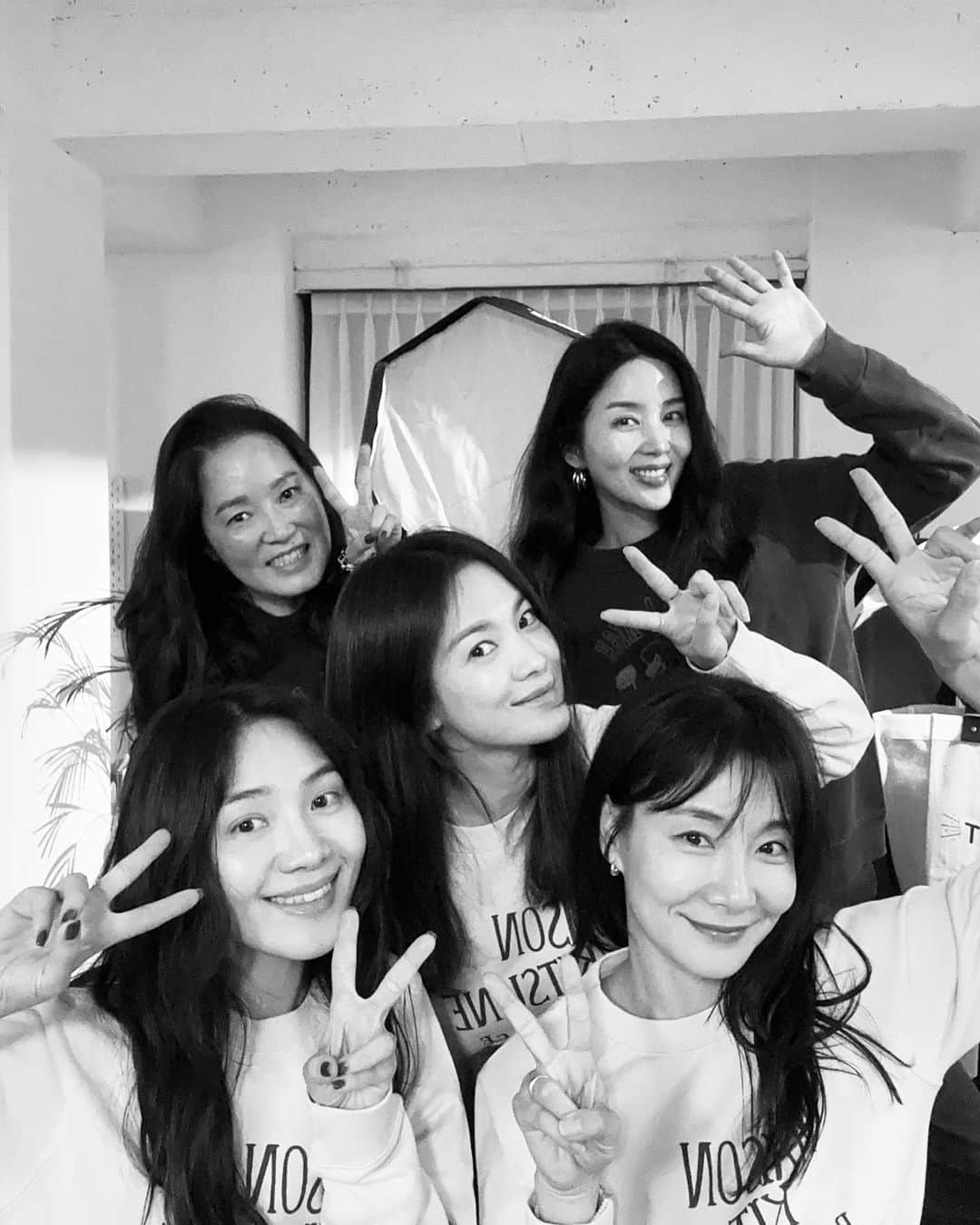 ソン・ヘギョさんのインスタグラム写真 - (ソン・ヘギョInstagram)「🤍 @jeniejang  @park_solmi  @hyojoo.p  @lunadelizia Ruby」10月20日 12時09分 - kyo1122