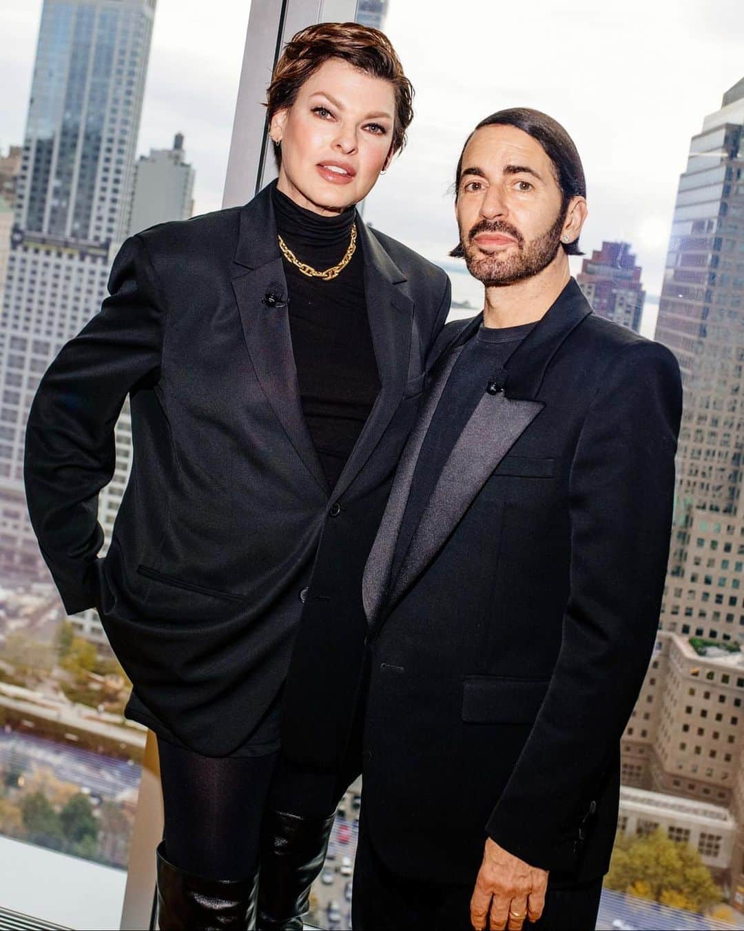 マーク・ジェイコブスさんのインスタグラム写真 - (マーク・ジェイコブスInstagram)「about this afternoon  got to chat with this gorgeous human, my friend, Linda.  @lindaevangelista   photo @hunterabrams   forces of fashion @voguemagazine   #since1988 #gratefulnothateful」10月20日 12時12分 - themarcjacobs