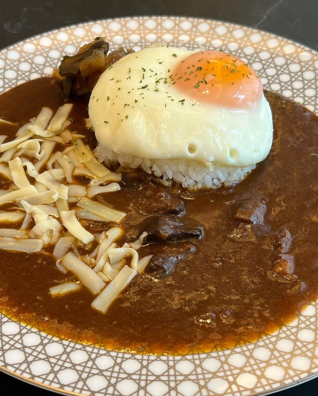 山下智久さんのインスタグラム写真 - (山下智久Instagram)「食欲の秋シリーズ。笑 たくさん食べて楽しんでいこうと思います。  These have been my food adventures as of lately. I’m enjoying this season haha   #たまごかけごはん #カレーライス #やきとり #鮨」10月20日 12時22分 - tomo.y9