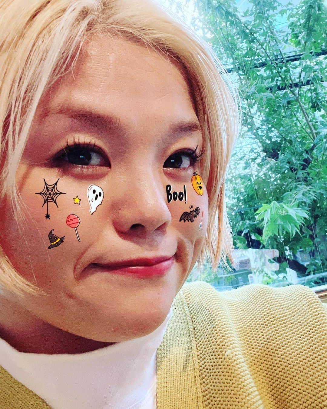 高橋奈苗さんのインスタグラム写真 - (高橋奈苗Instagram)「投稿が止まりがちぃ  でもナナエは止まってないぜぃ✌️  @nawo04  さんのトレーニングはピラティスマシンを使って己の内側と向き合うトレーニング。  左足首、右膝を手術してバランスのバラバラになりやすいわたしの身体は固くなったり柔らかくなったりして どうにかがんばろうとしてくれてる☺️  だからナナエ本体もそれをほっとかずに向き合うのが大事です。（多分きっとそう☺️）  この日は母も連れ出してトレーニングを見てもらったのですが、トレーニング終わった途端に元気になって笑った😆  何歳になってもはじめられるし 身体は喜ぶ🍀  自分を大切にしよう💚  ファスティングにも挑戦して成功したので投稿にできたらしてみたい🧐✨  ちなみにこの日のトレーニングはファスティング3日目であまりパッションがなくてひとりじゃぜったいトレーニングできなかったよ笑　ナヲさんの熱いトレーニング、最高👍　  @nanae_passion_  follow me!  通販ショップ➡︎ https://jungarian.thebase.in/  #プロレス #高橋奈七永  #ナナエ #パッション #passion #女子プロレス #人間国宝 #japan #nanaetakahashi #ピラティス　#トレーニング　#ピラティスマシン　#三軒茶屋　#training」10月20日 12時33分 - nanae_passion_