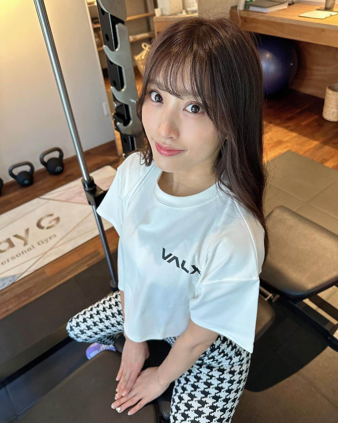 根岸愛のインスタグラム：「🏋️‍♀️✨🏋️‍♀️ . 昨日久々のアクションレッスンで がっつり動いて来ましたが 今日もジムでしっかりトレーニング😎✨ 体調に合わせて進めてくれるので 無理なくしっかり鍛えられました💪💕 来週も頑張るぞー❣️ . @kayg_personalgym  @ayaumi.co.jp  . #ケイジー #パーソナルジム新宿御苑  #パーソナルジム #レンタルウェア #training」