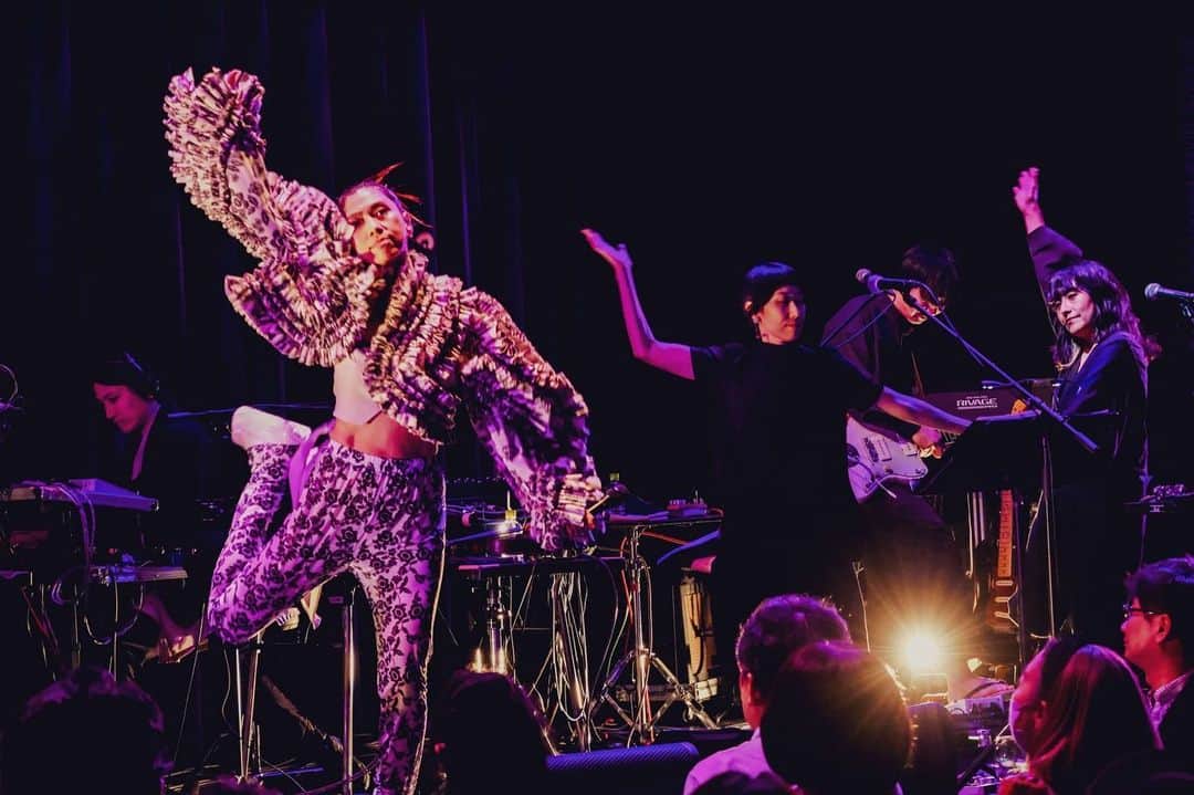 UAのインスタグラム：「Billboard Live 東京  秋のビルボードツアー無事完了。 大阪、横浜、東京とプレシャスな時空をありがとうございました。  Don’t think, chillax. UA Tour 2023  @shuta_nishida @chikuunikun @sudumasa @oioiiioiooi @tmknd1209 @igacco @billboardlive_tokyo @remitakenouchi @noboruok @blue_devils_picture #小田朋美#ua#ウーア」
