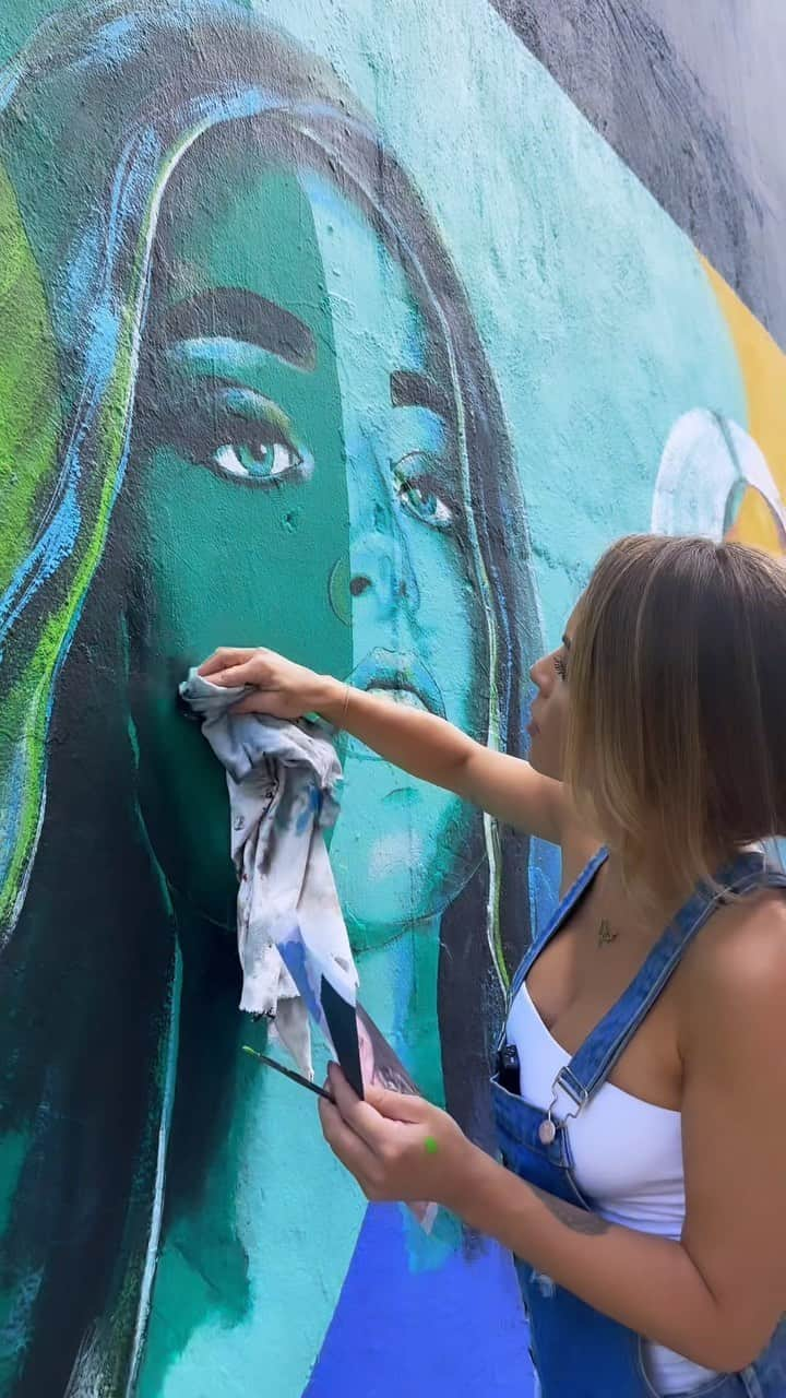 ブリトニー・パーマーのインスタグラム：「Embracing the vibrant streets of Wynwood in Miami with my debut mural. @brittneypalmerart  Capturing the city’s energy, I painted 3 unique @onlyfans creators @megnutt02 @clairelush @dangershewrote . It was an unforgettable journey filled with creativity and excitement! #muralartwork #artist #brittneypalmerart  . . Huge thank you to my team @officialtetro @ashley_nola83 @kamela ⚡️」