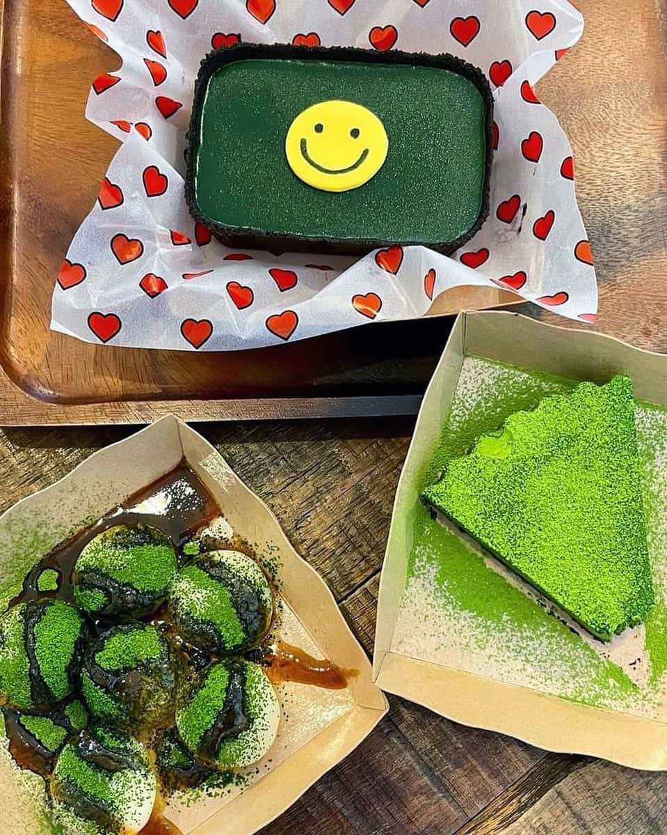 tealilycafeのインスタグラム：「วันที่ 20-23 ตุลาคมนี้ ทางร้านเปิดให้บริการตามปกติตามปกตินะคะ.  ONLINE DELIVERY  Line man : http://wongn.ai/i79gf  Robinhood : https://static.robinhood.in.th/app_link.html?URI=robinhoodth://merchantlanding/id/70153  Cr. Photo @klein.th  ขอบพระคุณมากค่า 🙏🏻💚  #homematcha」