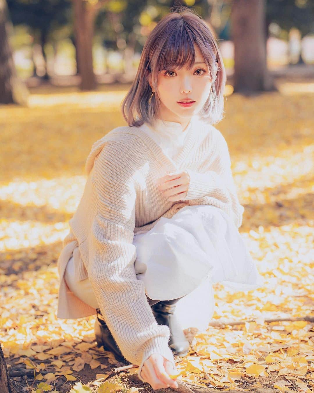 Elyのインスタグラム：「Autumn 🍂」