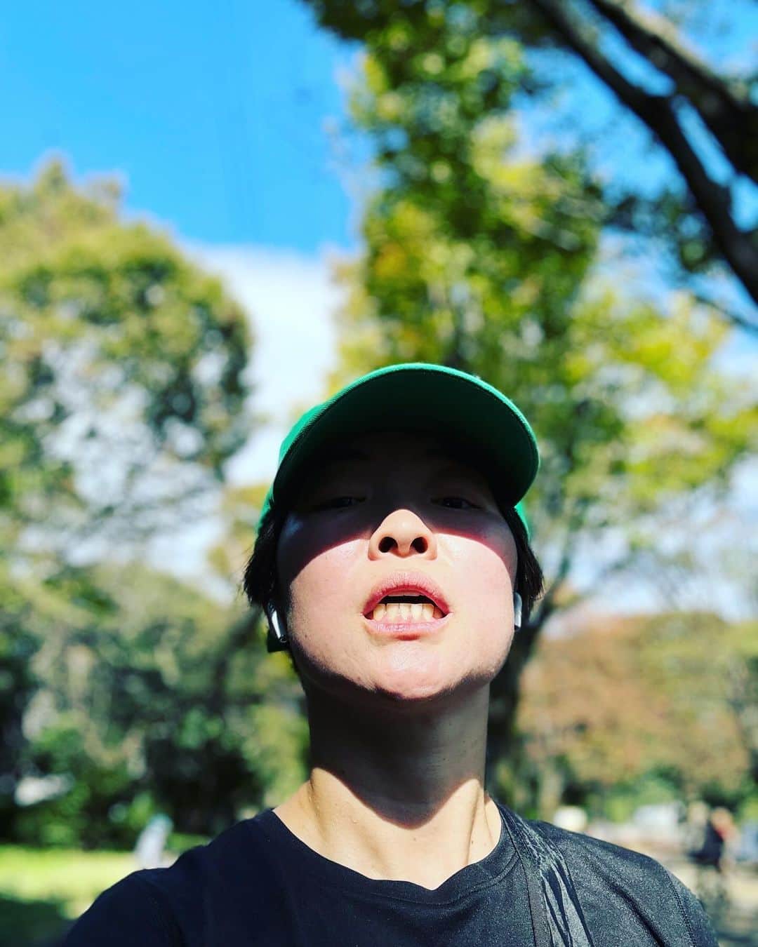 のインスタグラム：「・ 秋晴れのなかカラダを動かすのは気持ちがいいです  安室ちゃんを聴きながらジョギングするのも気持ちいいです」