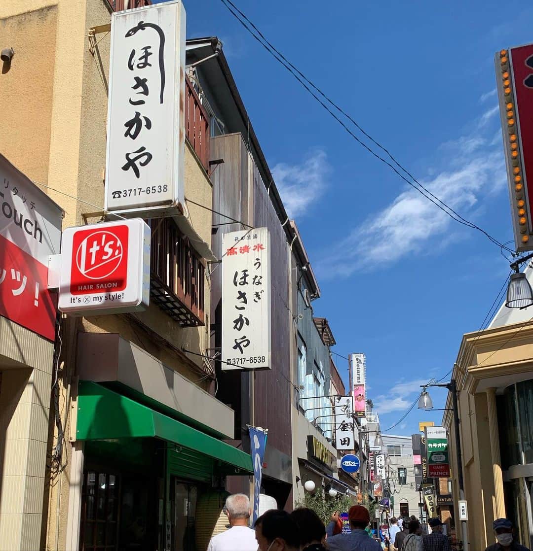 くろさんのインスタグラム写真 - (くろInstagram)「有給休暇満喫ランチ➰🍺  オサレタウン自由が丘で昭和臭Maxの大好きスポット😋  瓶ビール大700円 うなぎきも焼き300円 うな丼1,700円  #うなぎほさかや #ほさかや自由が丘 #ほさかや #うなぎきも焼き #瓶ビール小 #麒麟一番搾り #自由が丘昼飲み #自由が丘昼のみ #昼からビール #昼ビール #昼ビ #自由が丘グルメ #自由が丘ランチ #自由が丘散歩 #自由が丘 #くろ呑み喰い #自由が丘飲食店徘徊中」10月20日 12時58分 - m6bmw