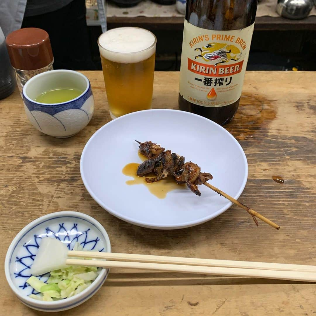 くろのインスタグラム：「有給休暇満喫ランチ➰🍺  オサレタウン自由が丘で昭和臭Maxの大好きスポット😋  瓶ビール大700円 うなぎきも焼き300円 うな丼1,700円  #うなぎほさかや #ほさかや自由が丘 #ほさかや #うなぎきも焼き #瓶ビール小 #麒麟一番搾り #自由が丘昼飲み #自由が丘昼のみ #昼からビール #昼ビール #昼ビ #自由が丘グルメ #自由が丘ランチ #自由が丘散歩 #自由が丘 #くろ呑み喰い #自由が丘飲食店徘徊中」