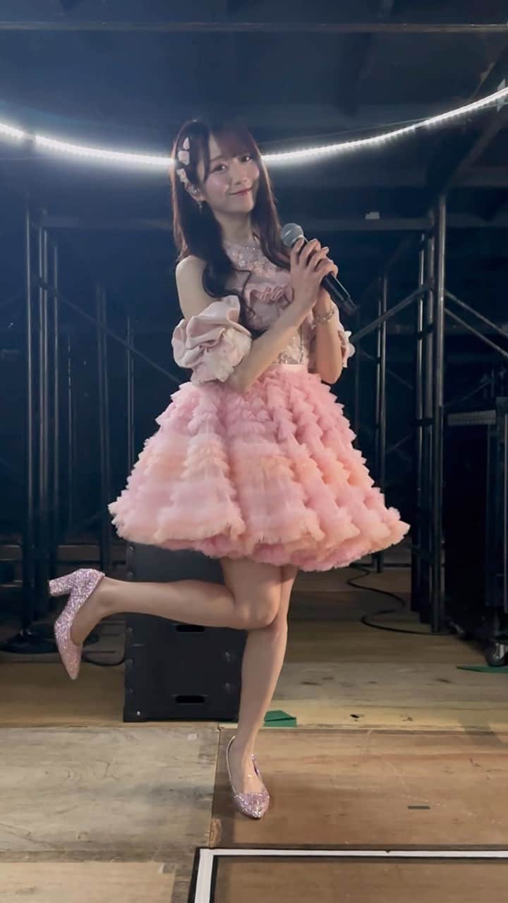 大谷映美里のインスタグラム：「イコラブ6周年コンサート🎂💕 in さいたまスーパーアリーナ 2日間ありがとうございました🎀  昨日はパタンと寝ちゃったよー😌 夢のステージで、大好きなみんなと一緒に過ごせてすっごく嬉しかった🤍✨  みんなが作ってくれたキラキラの景色、感動しました🌈 きっと毎日色んなことがある中で私たちと過ごす予定を入れてくれること、今回平日の夜に時間を作って会いに来てくれたこと心からありがとうの気持ちです💐 配信で見てくれた皆さんもありがとう❕ イコラブとみんなが私にとって大切な宝物です♡  オープニングで着てたお姫様みたいな衣装🎤💖 可愛すぎませんか！🫶🏻  改めて、2日間ありがとうございました。 すっごく幸せでした🌸 アリーナツアーも決まったから、また会おうね☺️」