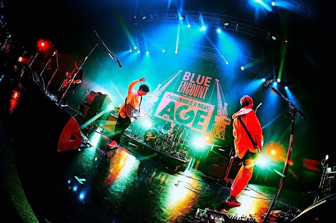 BLUE ENCOUNTさんのインスタグラム写真 - (BLUE ENCOUNTInstagram)「. 2023.10.20 『BLUE ENCOUNT 2MAN TOUR2023 ASSEMBLE A NEW AGE』 @ Zepp Haneda（TOKYO）  w / HEY-SMITH  Guest Bassist / 中村和彦(9mm Parabellum Bullet)  📸@hamanokazushi」10月20日 23時55分 - blueencount_official