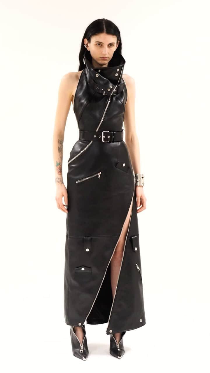アレキサンダー・マックイーンのインスタグラム：「Turned upside down while focussing on cut, proportion and silhouette, the twisted funnel neck biker dress is reconstructed with zip and buckle details in the #McQueenAtelier.  Discover the #McQueenAW23 collection via the link in bio.  Music Director: John Gosling Track: Landing by Rob Lewis」