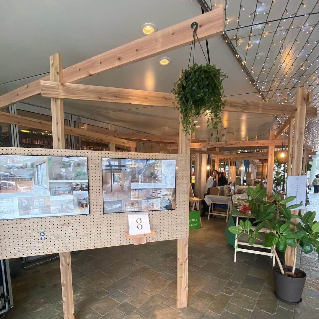 枚方T-SITEさんのインスタグラム写真 - (枚方T-SITEInstagram)「reen建築工房の楽しいマルシェ！  greenのテーマでもあるサスティナブルにこだわったマルシェ。 美味しいスイーツやナチュラルテイストのアクセサリー、ドライフラワーからアウトドアグッズまでワクワク満載です   出店予定  ・Kaoru coffee（コーヒー）・Lau（陶器）・れんげそう（スイーツ）・吉野園茶舗（お茶） ・アトリエ河川敷（ドライフラワー、リース）・hanani fureru（ドライフラワー）・oyamaのおやつ（焼き菓子） ・アトリエMotoKA（ハンドメイドアクセサリー）・PLATTO（カヌレ）・森の学校（DIYグッズ） ・gnomeXむぎさんち（ペット雑貨）・ameni（アクセサリー）・Mercy vegan factory（ビーガンスイーツ） ・ほくとのおうち（焼き菓子）・NUKU CURRY（カレー弁当）・green建築工房（リノベ相談会）　他  【INFORMATION】 gleen建築工房〜暮らし彩る自然×暮らしマルシェ〜 ■会期：2023年10月20日（金）〜10月22（日） ■場所：枚方T-SITE1階屋外スペース  #枚方tsite  #枚方tサイト  #枚方t_site  #枚方蔦屋書店  #green建築工房」10月20日 23時48分 - hirakata_tsite
