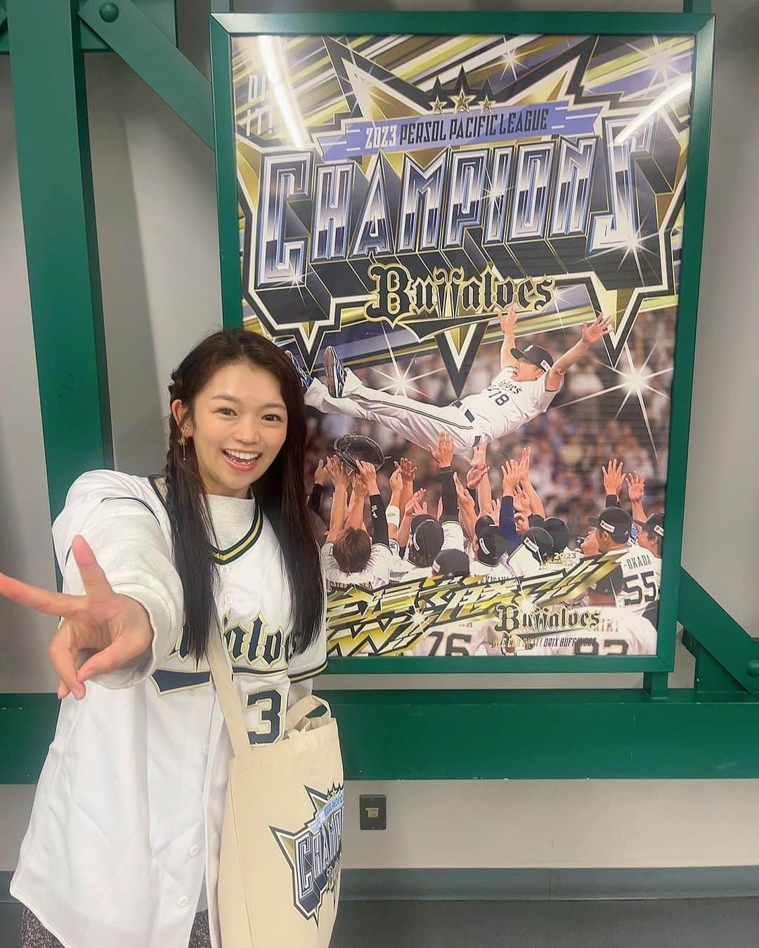 のインスタグラム：「. いよいよ、日本シリーズに王手✨✨  久しぶりの現地観戦で 勝ちが見れて幸せすぎる… ドキドキが止まらない試合でした🩷  CSファイナルの勝ちを現地で見れてよかった🥹🥹  #オリックスバファローズ #オリックス#バファローズ #プロ野球#野球#野球観戦 #orixbuffaloes#orix #baseball#bs2023 #camera #instgram#instagood #japanesegirl #japan #follow#followｍe」